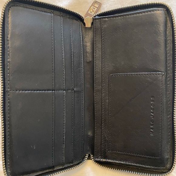 Marc Jacob Leather Wallet - Picture 3 of 3